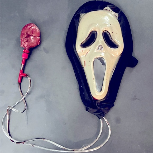 Vintage Scream Ghostface Mask with blood pump heart. 90s - Picture 1 of 4